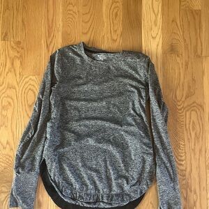 Athleta Womens Size XS Uptempo Shirt Athletic Top Round Hem Thumbholes Gray Grey